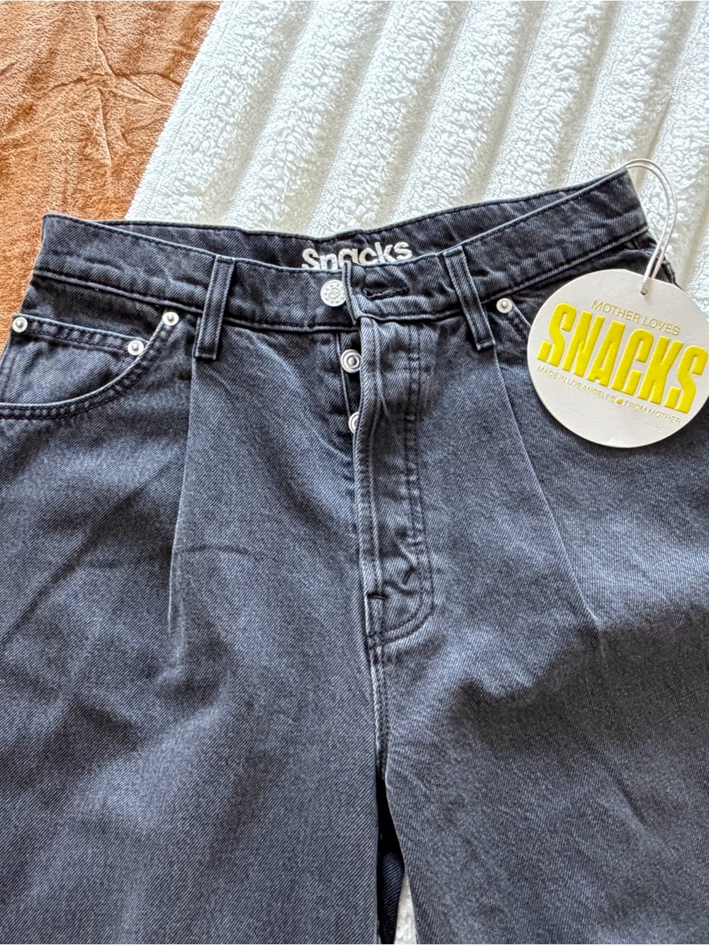 MOTHER Women’s Straight Jeans in Charcoal Black - Picture 2 of 8